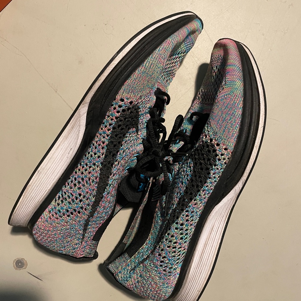 Nike Rainbow Flyknit Racers - Picture 2 of 4